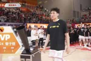总决赛狂砍30分7板2助3断！19岁的管子煜当选CUBAL总决赛MVP！