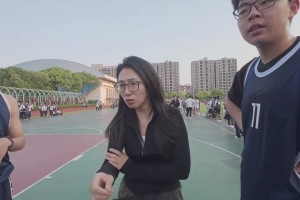 教你化学你不听 教你这个总得听吧！化学老师球场上满满压迫感