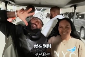 人气爆棚～詹姆斯赛季结束后首次现身参加活动...