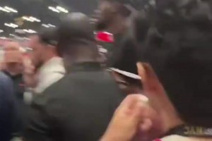现场采访KD被拒！博主打趣：他可能是被刚刚自己的交易吓到了！