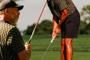 充实的休赛期！库里社媒晒出参加高尔夫比赛合影