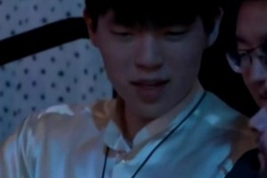 小杨还在聊天，突然被工作人员通知，表情充满震惊：我啊？