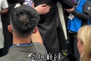 激动坏了！杨瀚森被选中后与新秀马卢阿奇庆祝