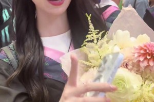 女主播辰辰正参加毕业典礼呢，刷到杨瀚森被选中连忙祝贺