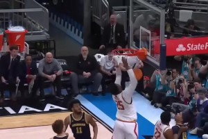 第13顺位！鹈鹕选择了2米06内线德里克-奎因，模板兰多夫！