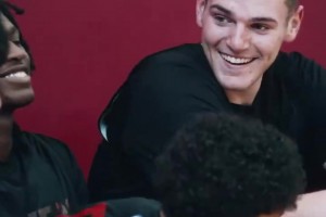 如今被开拓者16号签选中！此前男篮热身赛，杨瀚森与克林根对抗