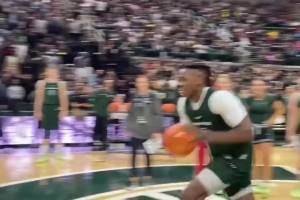 罚球线双手扣！史上弹跳最好的球员可能在明年登陆NBA