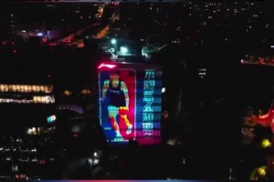 牌面拉满！杨瀚森登上上海李宁中心巨型LED屏
