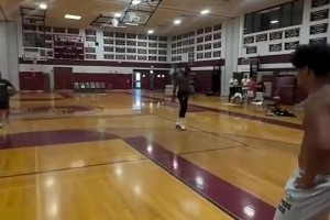 执行下赛季合同！40岁的詹姆斯，休赛期依旧挥汗如雨