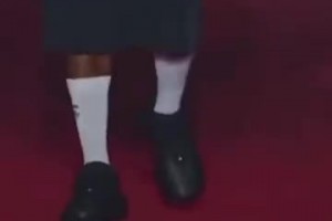 哈登走秀你们见过吗？这个样子未免也太笨重了！