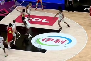 中国男篮就缺能打这种球的人！朱正这一套连招，实在太潇洒了吧！