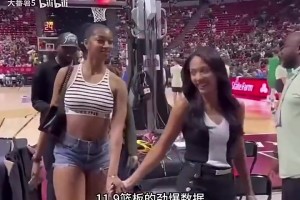 杜兰特单身不是没理由的！妹子坐在旁边一起看球，KD居然全程低头玩手机