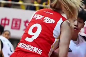 李梦这表情非常痛苦！WCBA这个防守强度给得是有点大！
