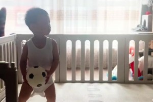 这么小就能投篮压腕训练？这不是王治郅小时候打球的样子？