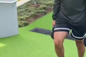 火箭官宣续约！范弗里特继续保持训练