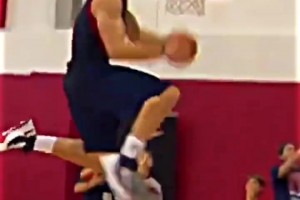 你们以后有扣的更好的！格里芬一扣炸出多少NBA日后的中流砥柱！