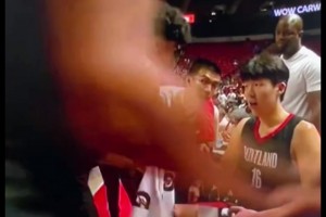 懂事儿！开拓者小后卫卡顿最后一攻浪投，下场后找杨瀚森握手道歉