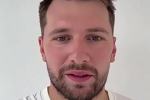 怼脸自拍！东契奇这是越来越瘦了？最后这个笑容太治愈了！