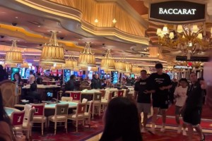球迷酒店偶遇迎面走来杨瀚森 路人视角看着真高啊