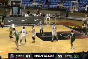 台妹为干扰球员罚球直接上演一字马 见过大场面的解说都十分意外