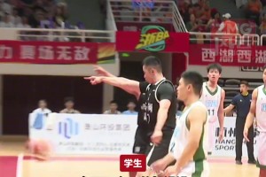 体育老师打浙BA被学生吐槽：平时练得比较严，结果他自己也就那样