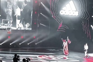 当年哈登中国行的这一记三分有多少人还记得