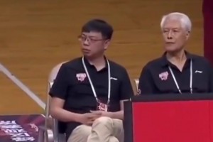 不满判罚名场面！浙江总经理怒斥裁判：TMD中国篮球被你们吹掉了