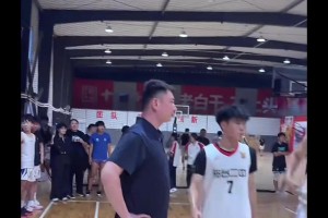 教练看似讲的很混乱的战术，没想到真的给成功绝杀了