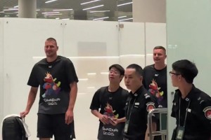 约老师骑着小马驹来了~