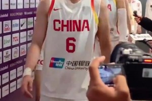 遗憾不敌日本女篮！中国女篮赛后离场，姑娘们都沉默沮丧！