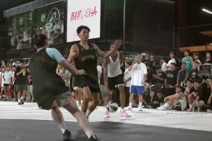 让一只手又何妨，单手也能引燃球场！