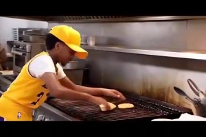 美国网友恶搞：如果布朗尼不是詹姆斯的儿子，那这才是他的工作