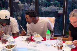 蒙克初尝中国白酒，被冲的哇哇大叫