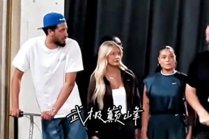 “哈利伯顿带着女友现身WNBA全明星周末”