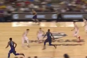 这天赋真顶不住！德罗赞此前面对中国男篮，险上演360度转体隔扣