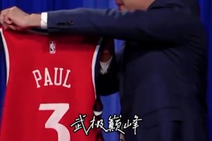 欢迎CP3回家～保罗做客吉米秀 收到快船3号红色球衣