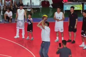 不愧是战神！刘玉栋精准三分百发百中