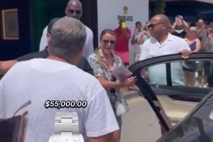 篮球之神迈克尔·乔丹和妻子劳力士买表