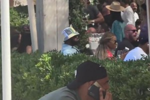 詹姆斯亚马逊创始人贝索斯摩纳哥一起聚会