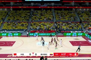 为中国队先拔头筹！胡金秋跳球后接赵睿助攻轻松上篮打进！