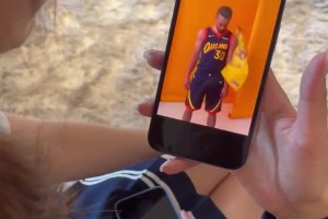 真的美啊！名场面：小七变装库里！最后这个飞吻你接住了吗？