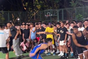野球场突然上来这种能暴扣的黑人对手 该如何应对？