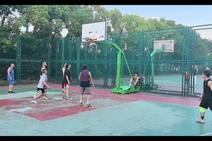 小伙不服要上强度 惨遭勾手老大爷疯狂转身勾手教育上课