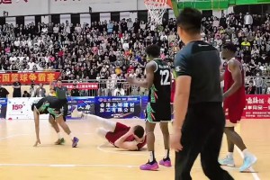 2米3德古拉被22号戳眼睛原地打滚 结果最遭殃的是身后的2号