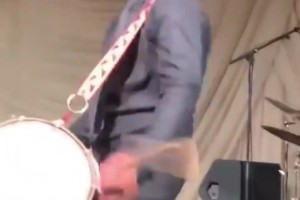 提前预热退休生活？詹姆斯随着印度鼓曲Dohl翩翩起舞
