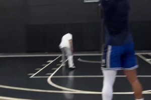 这投篮天赋真不容小觑！魔仙哥麦凯恩展示投篮稳定性！