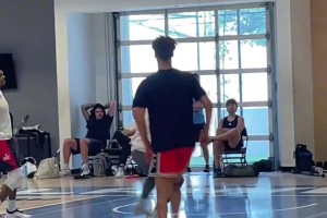 NBA球员打普通人真的就是降维打击啊！