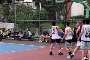 好久没有见这么老派的打法了，这种内线技术不是已经绝迹了吗...