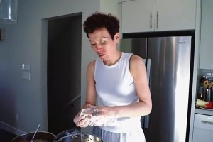 杨瀚森妈妈：他小时候就爱吃饺子，上次吃还是过年呢