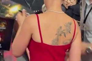 怪不得杜兰特喜欢呢！寡姐的s曲线背影 超性感啊~